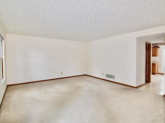 3rd image of 4737 Ascot Dr