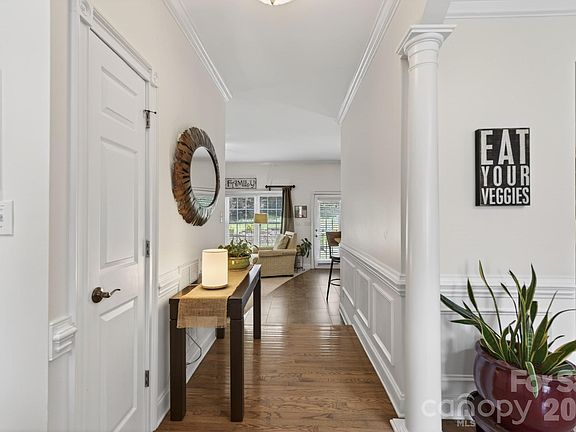 2nd image of 3527 Nestling Ln