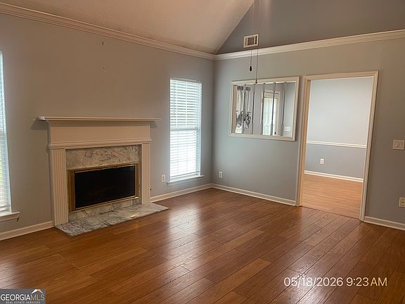 3rd image of 260 Rosewood Cir
