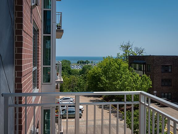 5th image of 1522 N Prospect Ave Unit 402