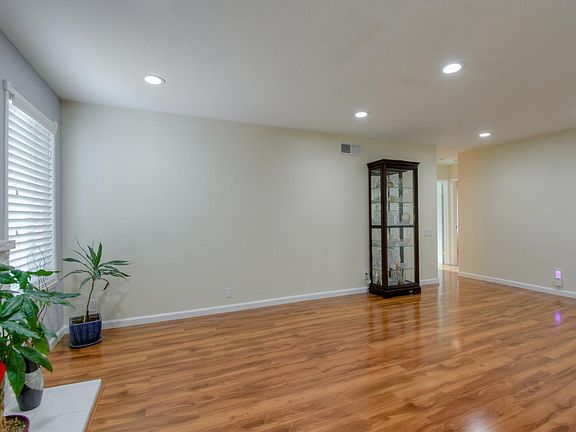 3rd image of 670 Santee River Ct