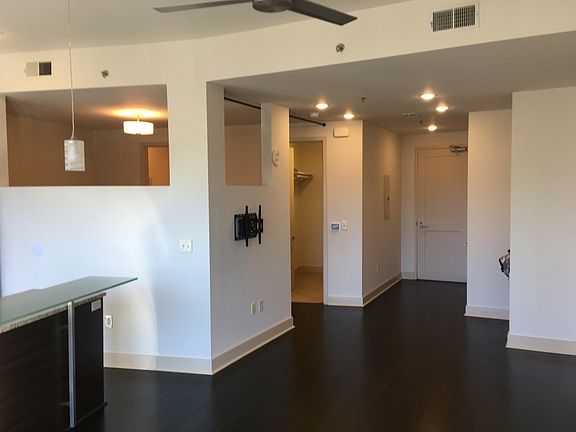 3rd image of 1133 Metropolitan Ave Ste 216