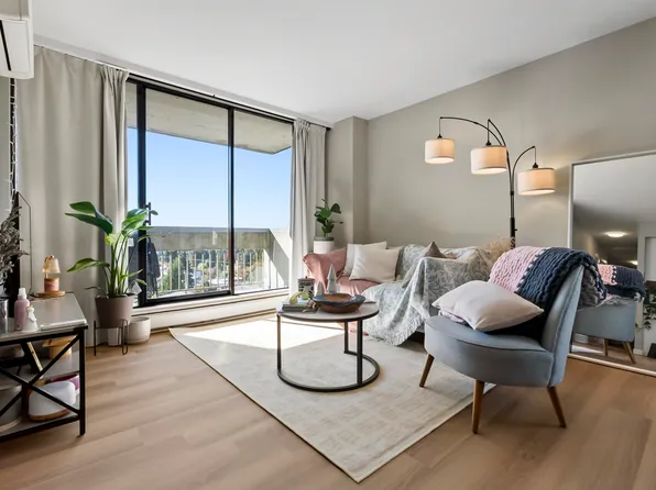 6759 Willingdon Ave #706, Burnaby, BC V5H 3Y9