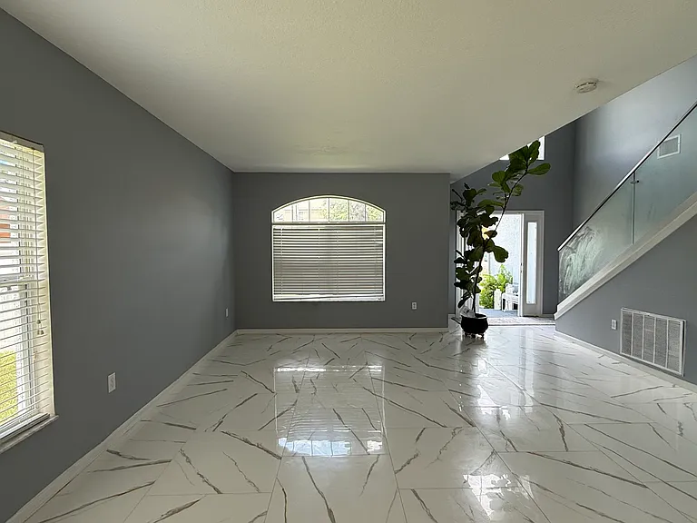 554 Bristol Cir — Photo 10