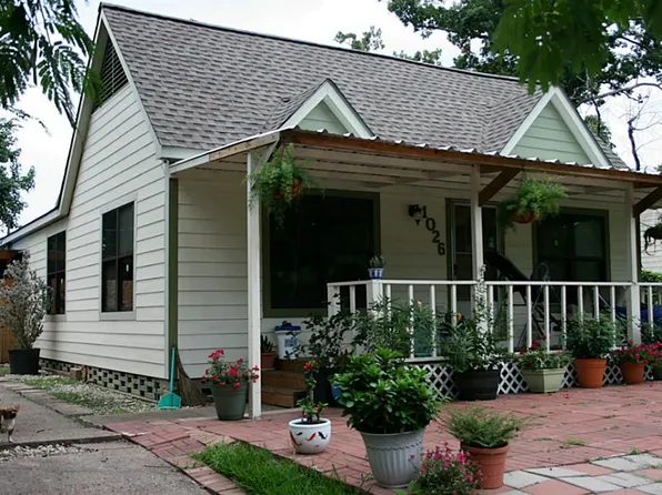 1026 W Lewis St, Conroe, TX 77301