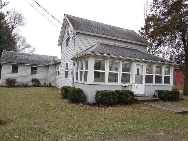 1st image of 806 E Lake St