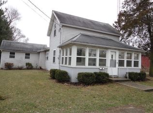 806 E Lake St, Knox, IN 46534