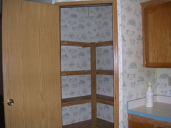 4th image of 30 East Valley Drive