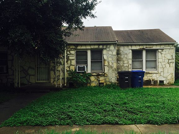 2nd image of 727 Chicago Blvd