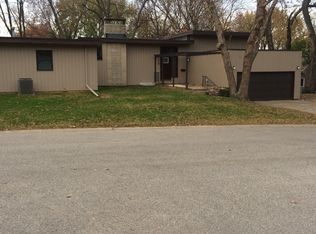 112 Prospect Cir, Waterloo, IA 50701