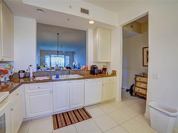 5th image of 34 Harbour Isle Dr W Unit 202