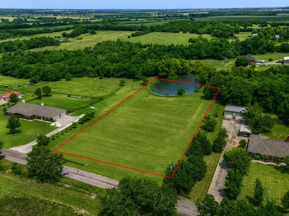 900 Hodgins Rd, Van Alstyne, TX 75495
