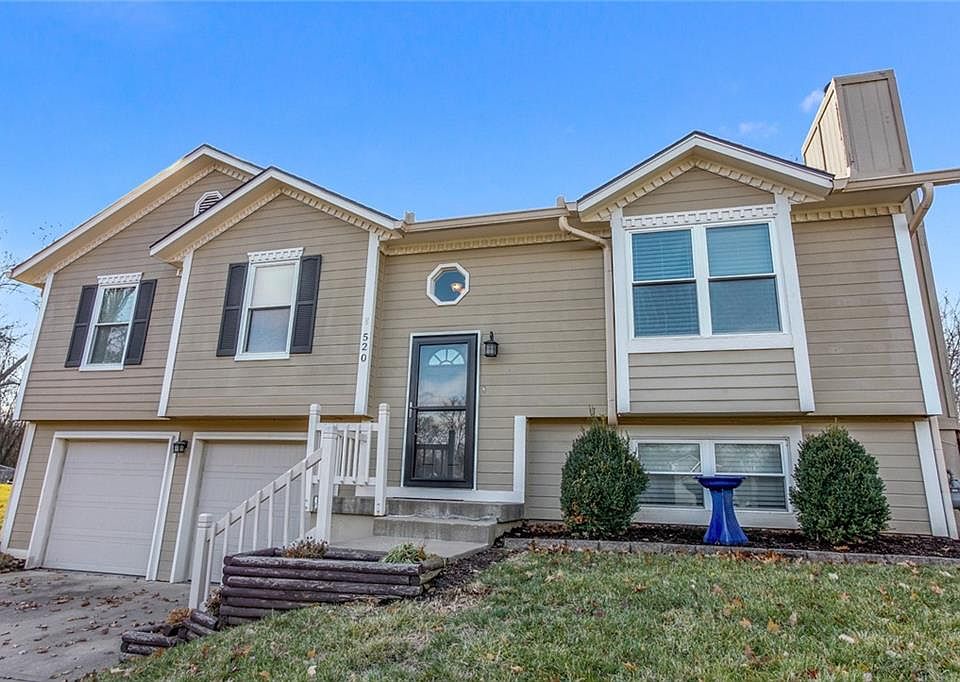 1st image of 520 SE Onyx Dr
