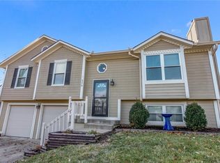 520 SE Onyx Dr, Lees Summit, MO 64063