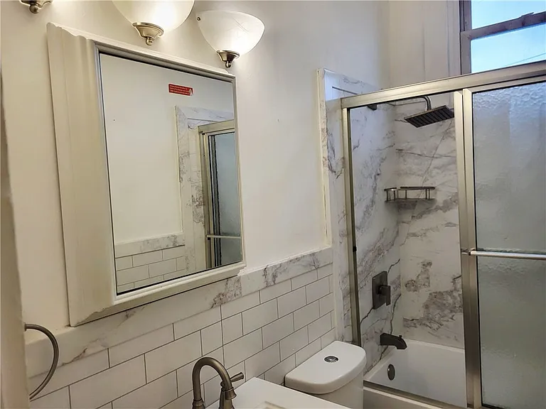 438 S Maple Ave — Photo 15