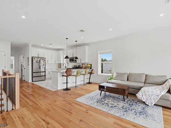 2nd image of 31 Patterson St