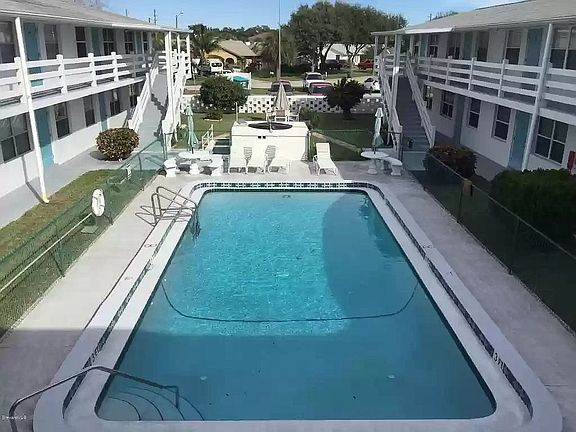 5th image of 215 Circle Dr APT 14