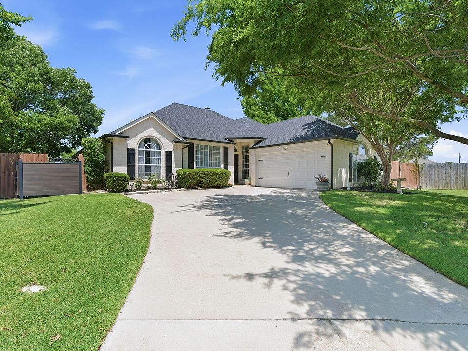 1st image of 308 Aspen Ct W