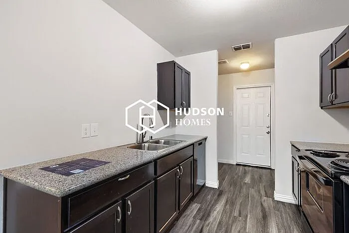 4303 Jamaica St — Photo 5
