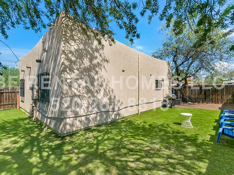 2319 E Helen St #2 — Photo 17