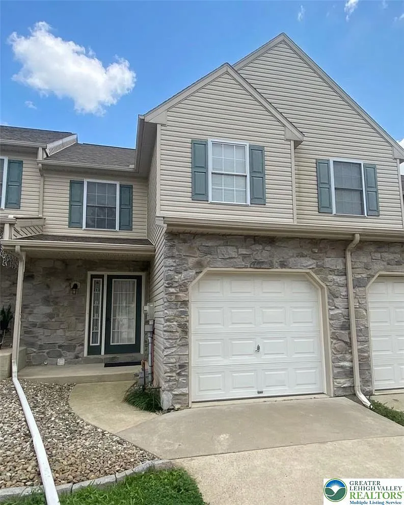 3 bed, 2.5 bath, 1662 sqft, $2,450 — Photo 1