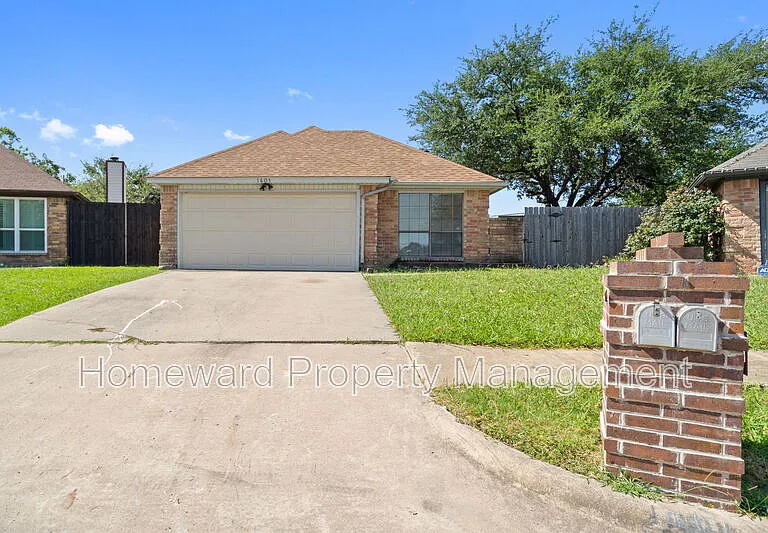 1401 Landmark Ct — Photo 24