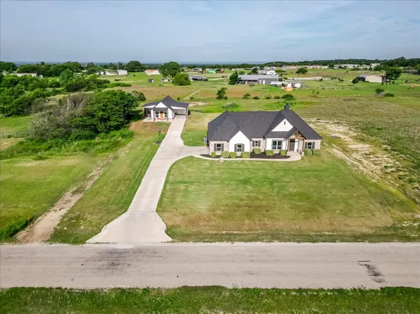 1040 Pioneer Xing, Weatherford, TX 76088