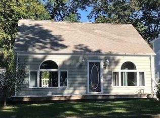 18 Edna Ave, Riverside, RI 02915