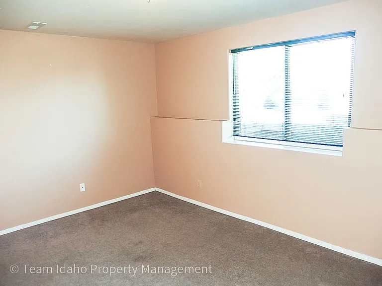 643 Northwood Dr — Photo 31