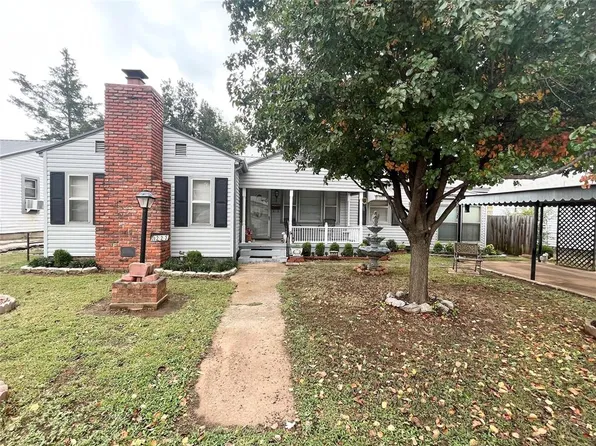 1223 W Oregon Ave, Chickasha, OK 73018