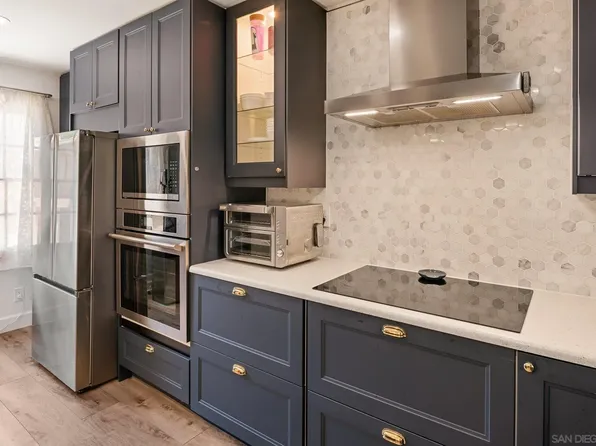 8647 Circle R Valley Ln, Escondido, CA 92026