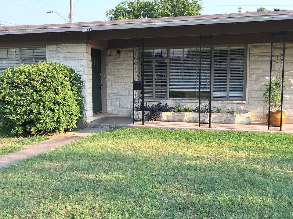 1st image of 404 Storeywood Dr