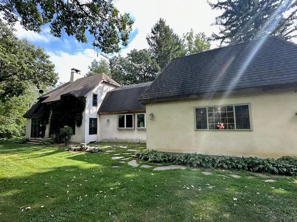 5853 Charolaise Dr, Freeport, IL 61032