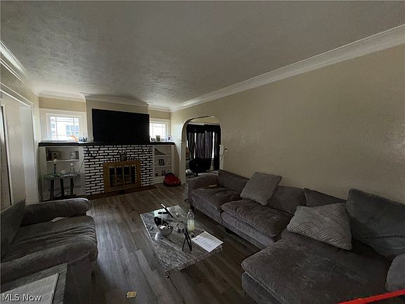 2nd image of 3270 W 116th St