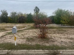 107 W Lake St, Crystal City, TX 78839