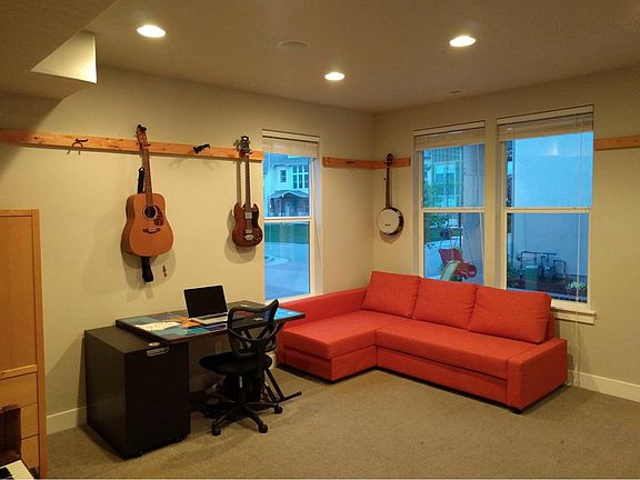 4th image of 315 Oak Hollow Dr