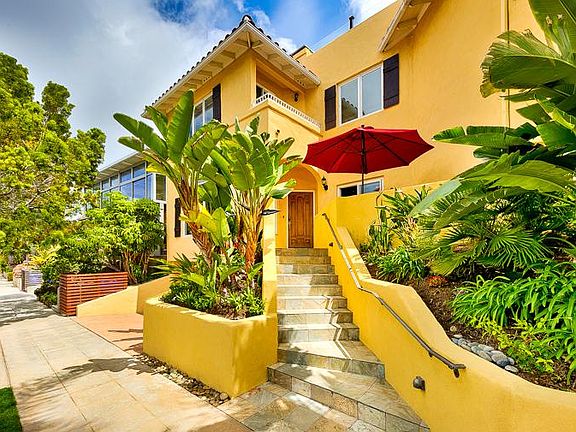 Walk everywhere: beach, schools, & downtown La Jolla