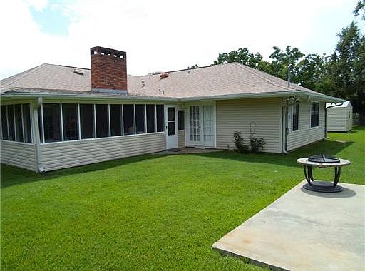 2nd image of 1202 Woodlawn Pl