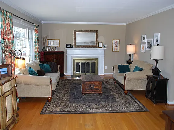 1907 Hackamore Ln — Photo 2
