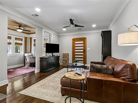 5th image of 105 E Park Pl