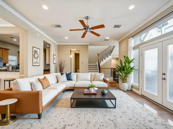 1415 Birdsall St, Houston, TX 77007