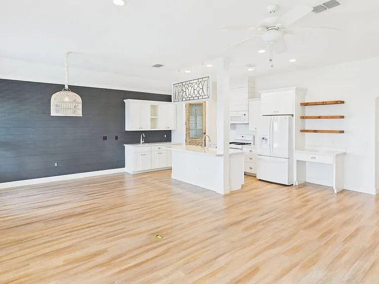 1705 Cherrywood Dr — Photo 16