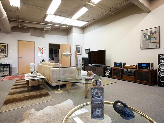 4th image of 10 Bisbee Ct #B