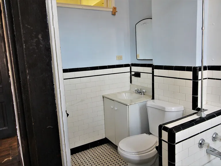 2125 Saint Paul St — Photo 17