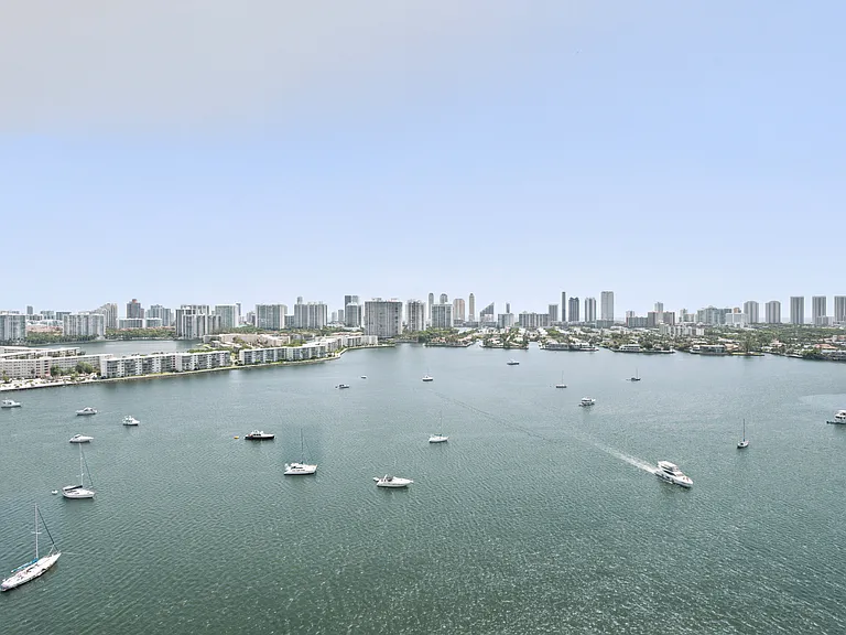 17301 Biscayne Blvd #2010 — Photo 2