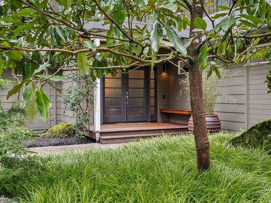 3270 SW Underwood Dr, Portland, OR 97225