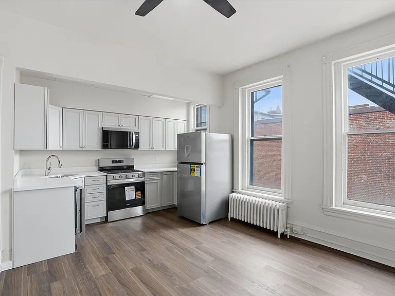 112 N 11th St #1 — Photo 7