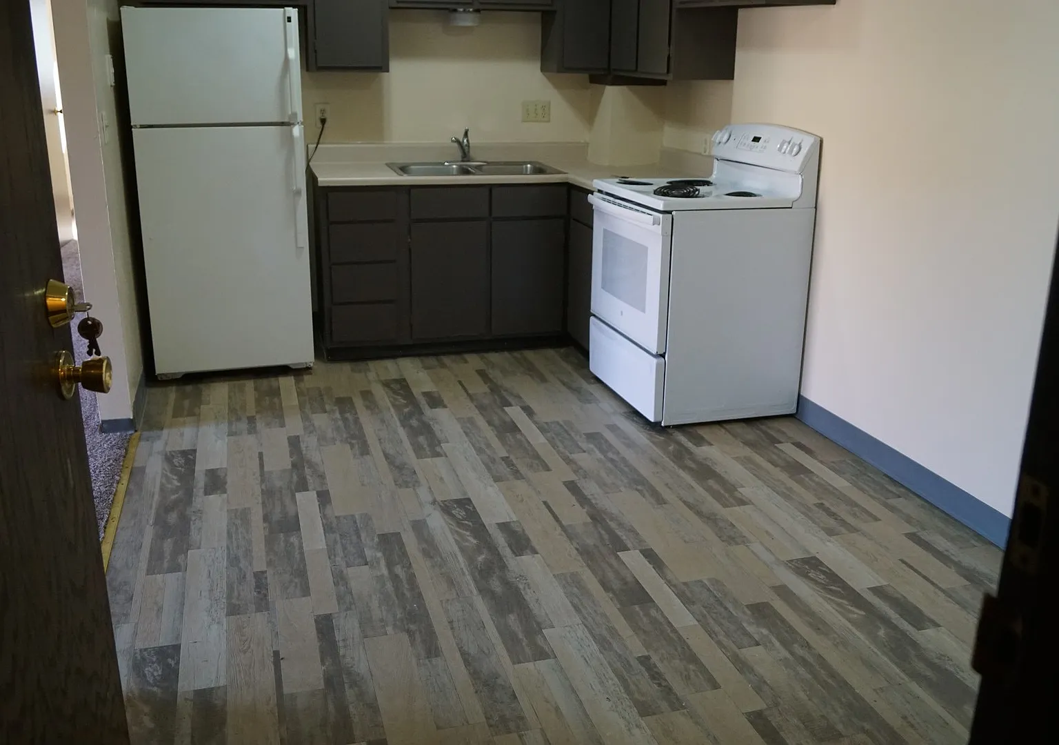 Arnold's Park Apartments — Photo 1