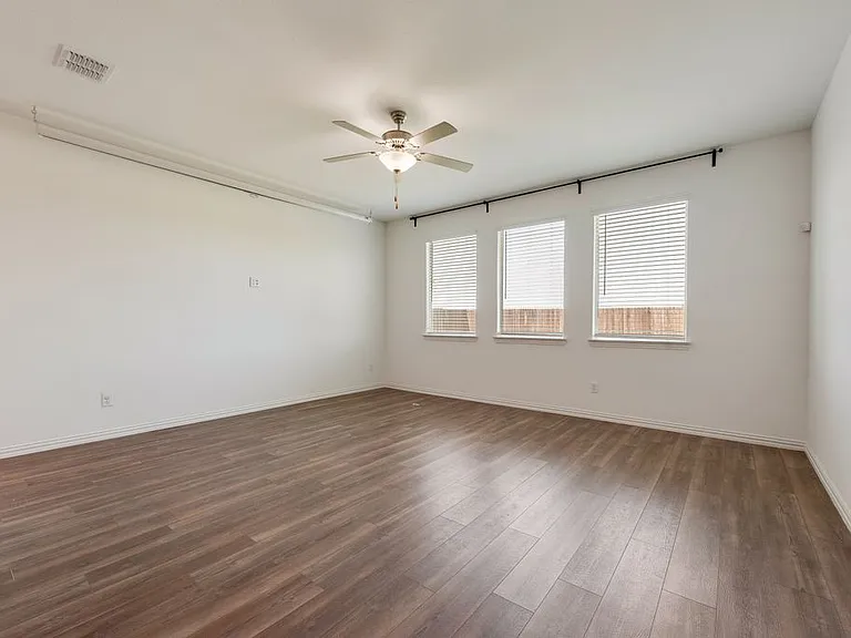 7109 Crepe Myrtle Ave — Photo 6