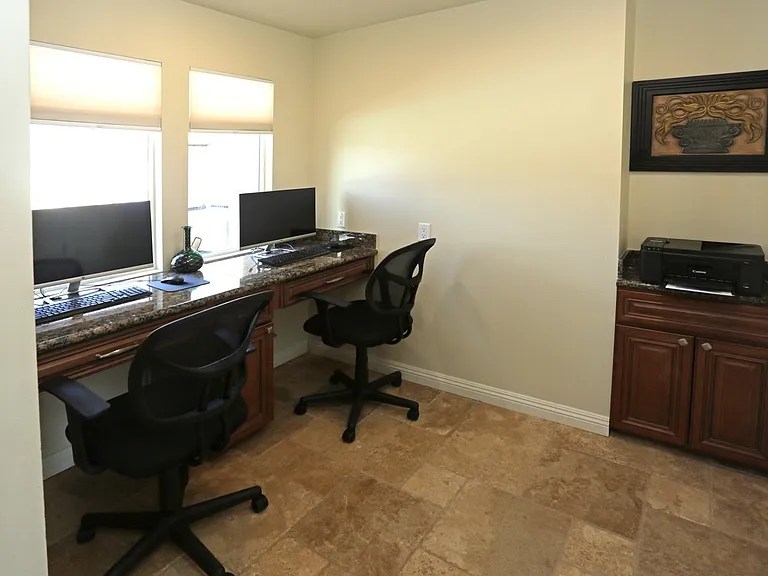 Santa Barbara Luxury Apartment Homes — Photo 25